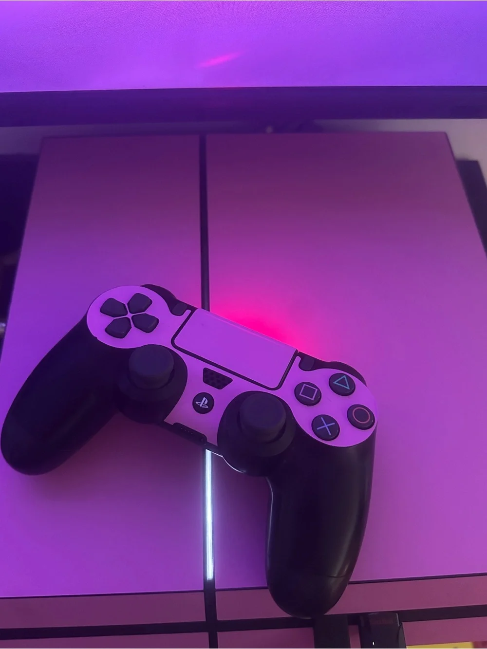 PlayStation 4 PS4 500GB + DualShock 4 Controller – Excellent Condition 💗